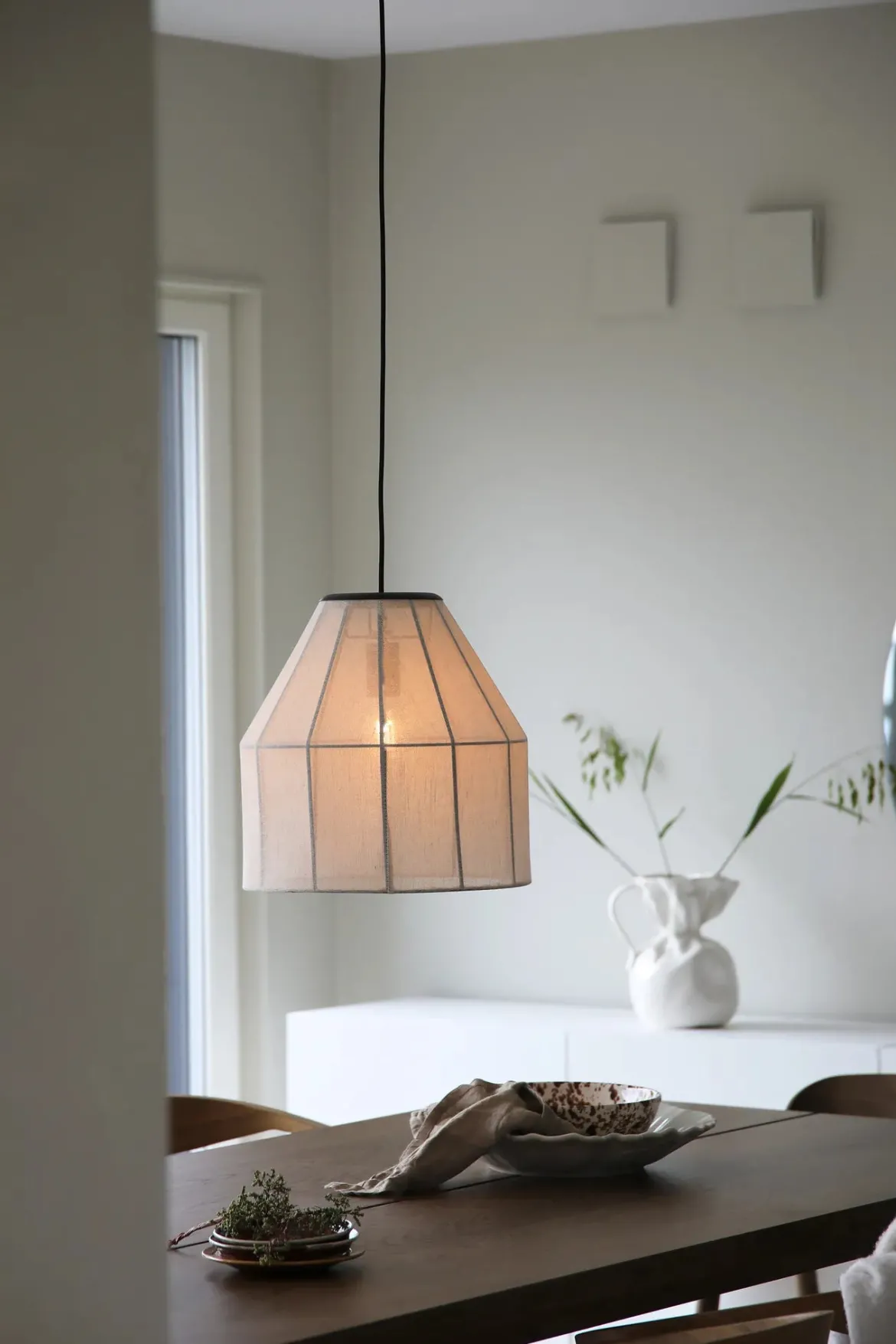 Aiko Taklampa Beige
