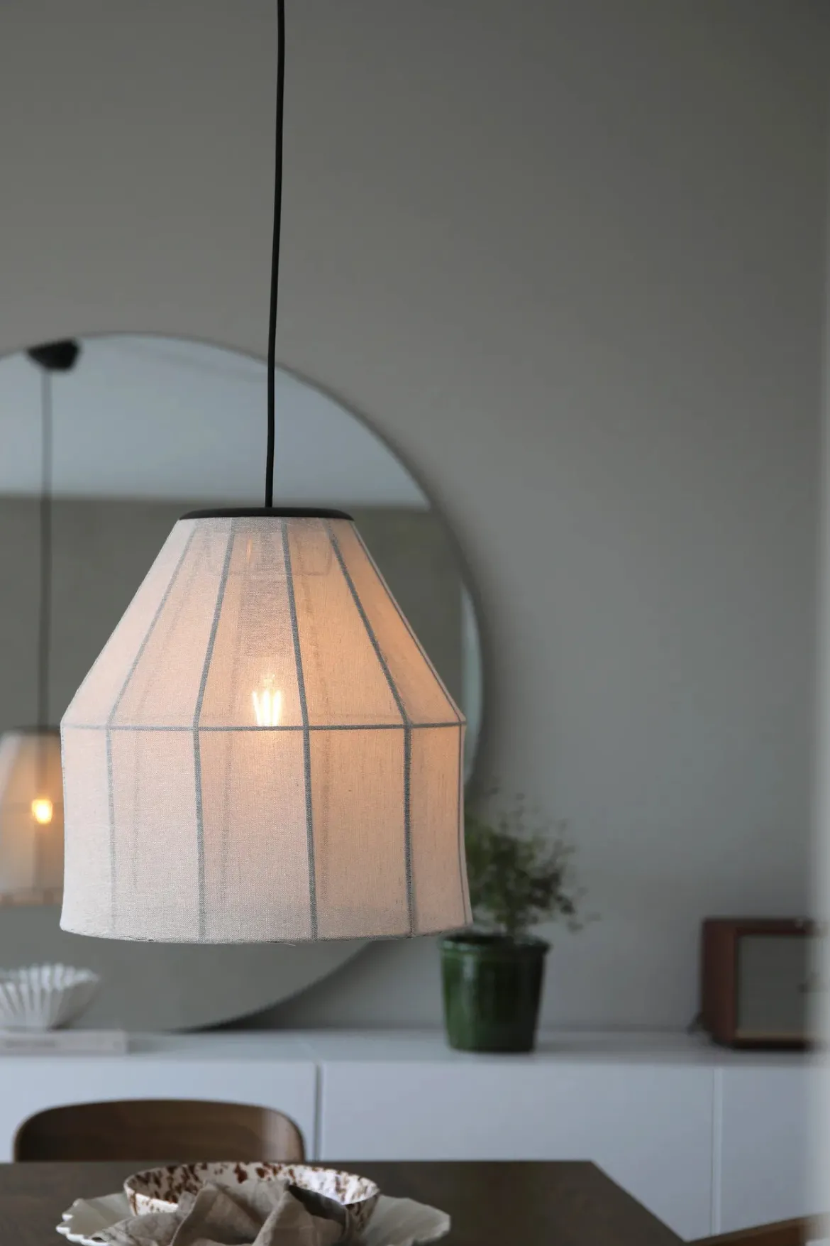 Aiko Taklampa Beige