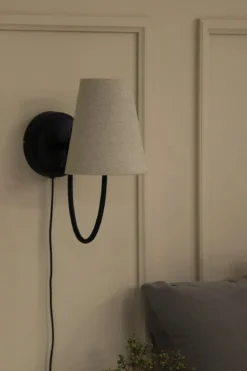 Amar Vägglampa Beige/Svart