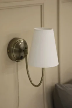 Amar Vägglampa Vit/Mässing