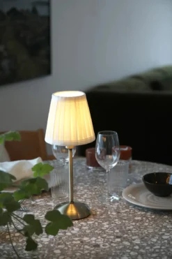 Anno Uppladdningsbar Bordslampa Vit/Mässing