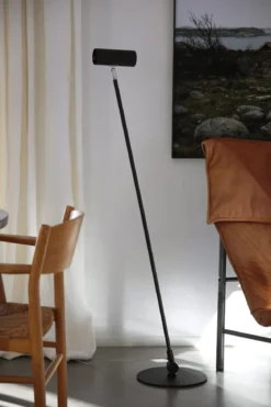 Arlo Golvlampa Svart