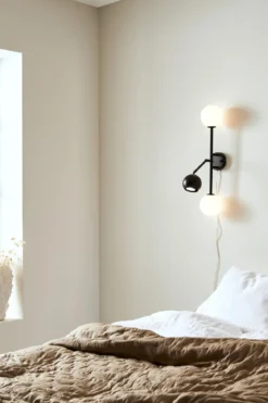 Beside Vägglampa Svart