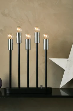 Buster Adventsljusstake Svart