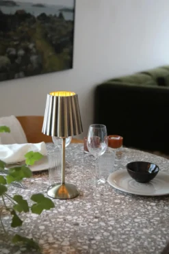 Celia Uppladdningsbar Bordslampa Mässing