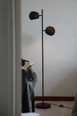 Edgar Golvlampa Svart