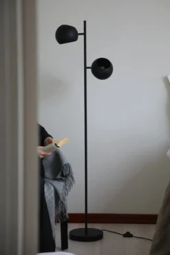 Edgar Golvlampa Svart