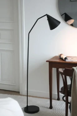Funil Golvlampa Svart 3-stegsdimbar