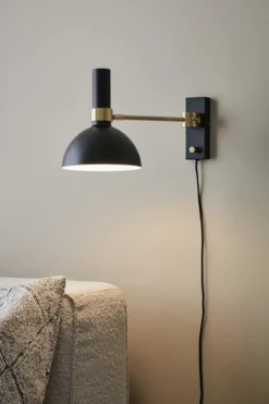 Larry Vägglampa Svart/Mässing