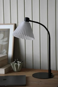 Mira Bordslampa Vit/Svart