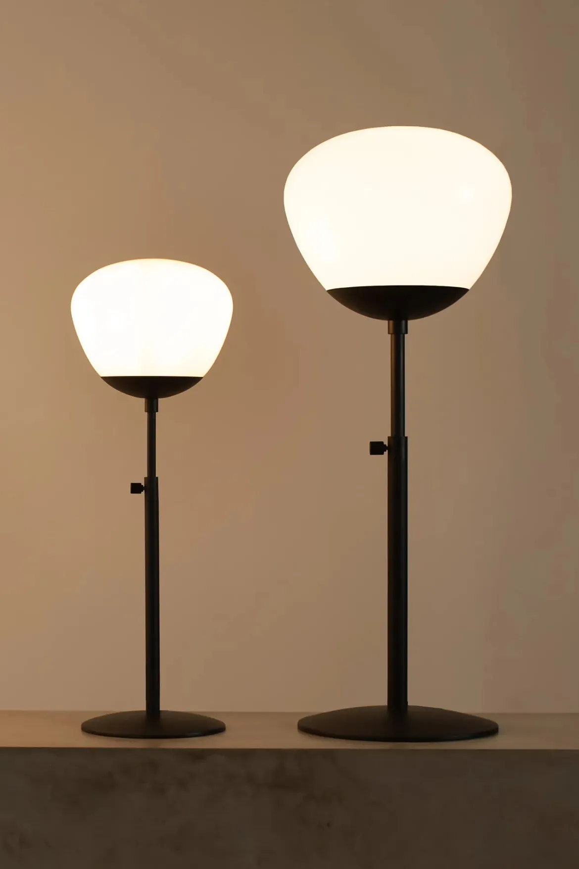 Rise Bordslampa Svart Stor