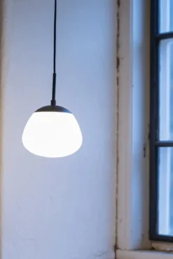 Rise Fönsterlampa Svart