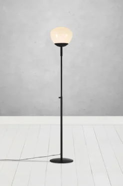Rise Golvlampa Svart