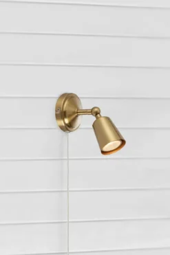 Tiny Vägglampa Mässing